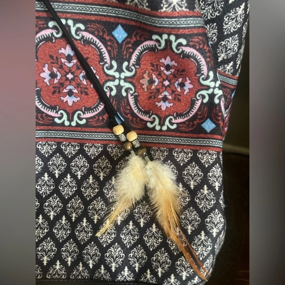 Elegant Black and Red Patterned Poncho - Picture 7 of 13